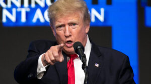 Trump respinge lo stop all’IA: “Chi vince, vince tutto”