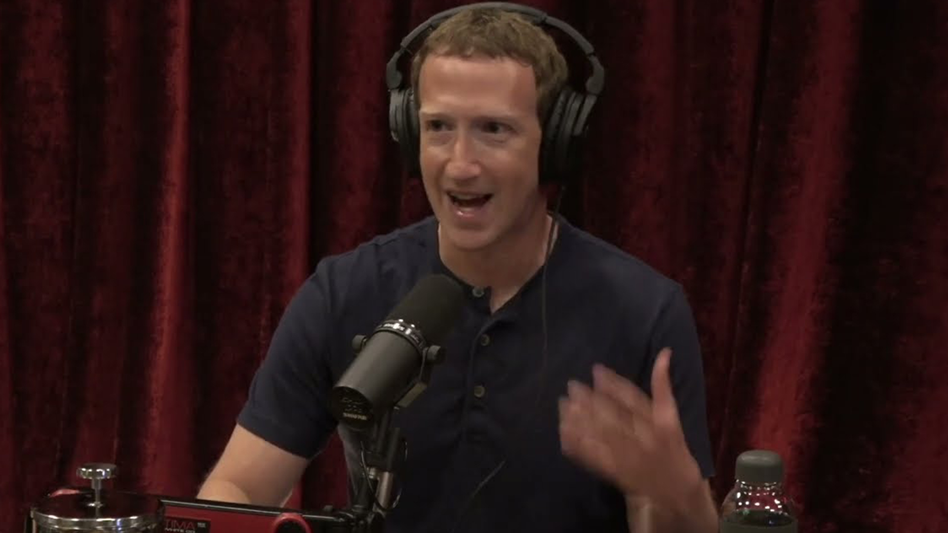 Mark Zuckerberg nel corso del podcast di Joe Rogan Mark Zuckerberg
