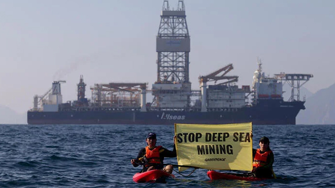 Greenpeace Trump estrazione fondali oceanici