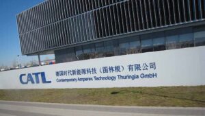 CATL apre una divisione mineraria da 4,4 miliardi: il colosso cinese delle batterie blinda la filiera