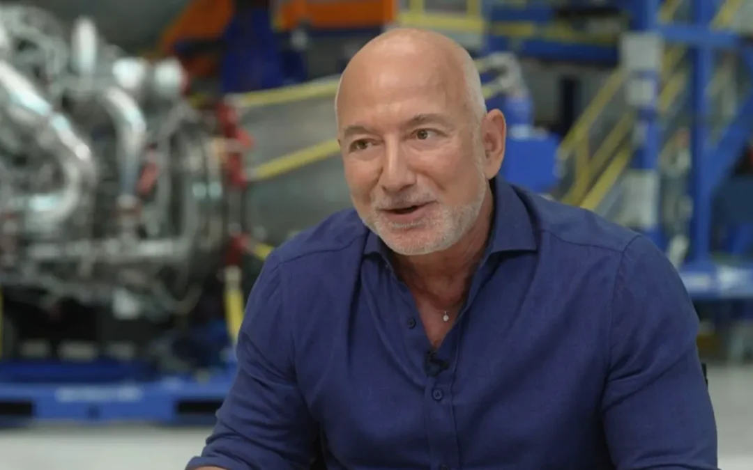 Bezos difende i miliardari, esalta l’IA ed elogia Trump