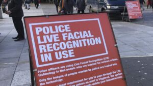 Londra, il riconoscimento facciale sorveglia anche le manifestazioni
