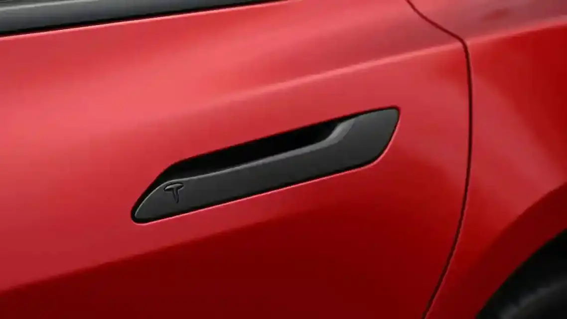 tesla maniglie